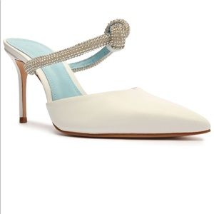 Schutz white mule. Size 6 never worn. NWT
